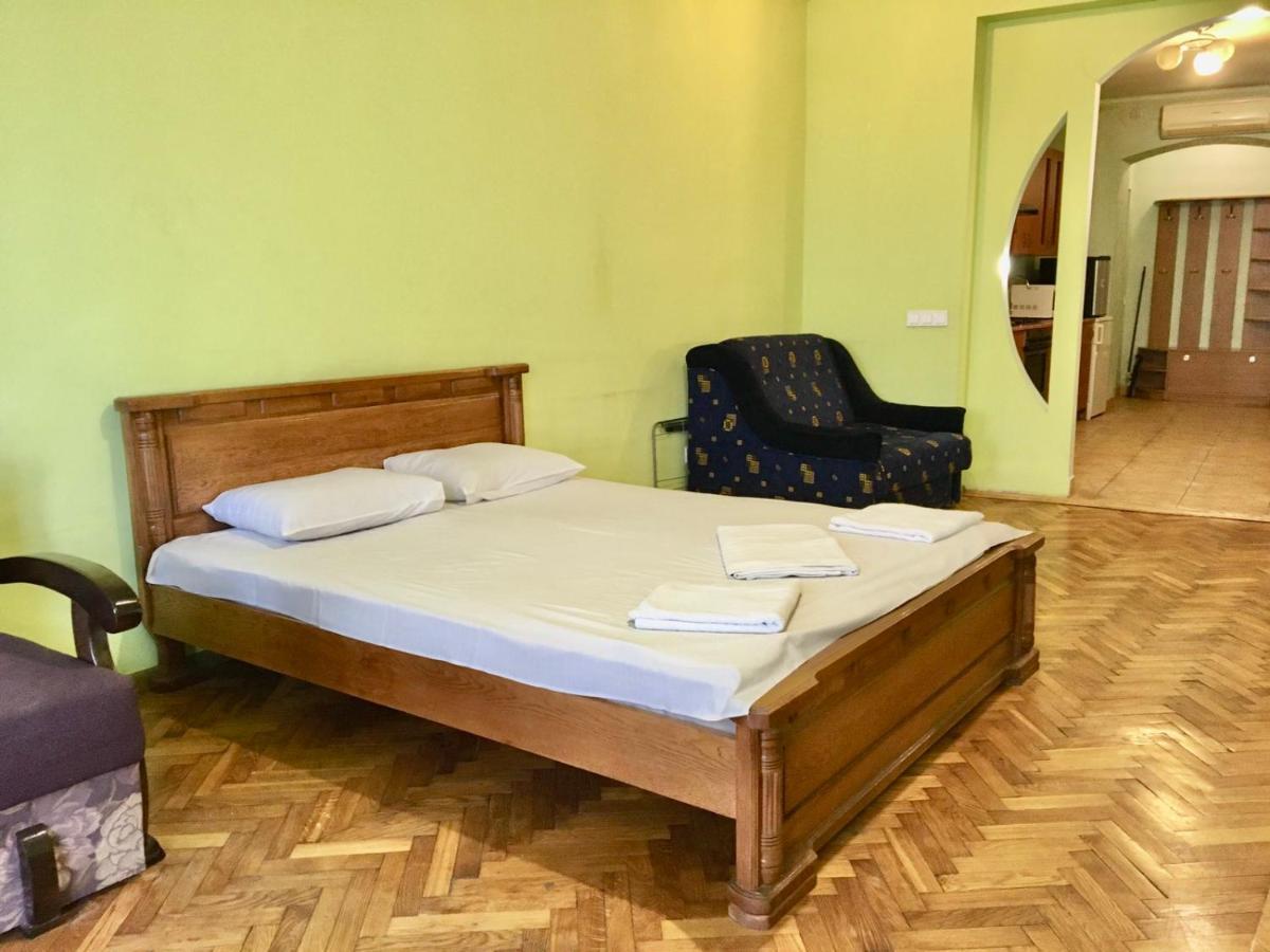 Svobody, Apartments Near The Opera Lviv Exterior photo