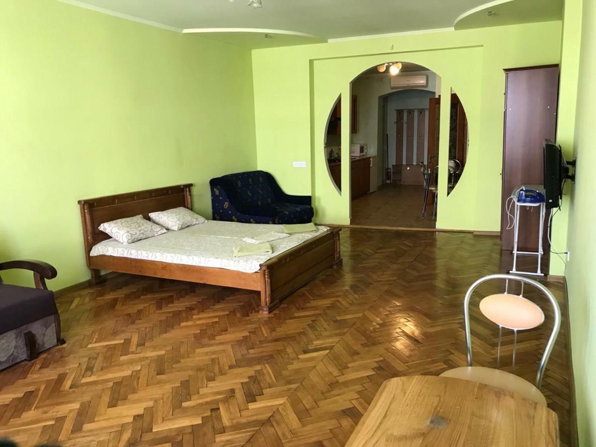 Svobody, Apartments Near The Opera Lviv Exterior photo